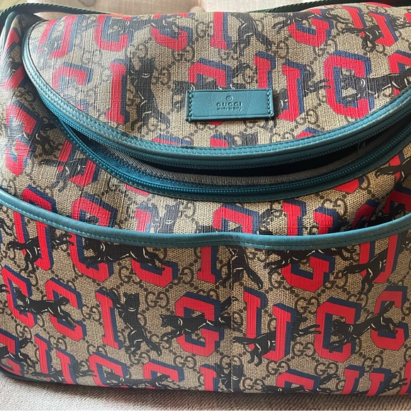 Gucci GG Supreme Monogram Gucci Wolf Diaper - Picture 2 of 10